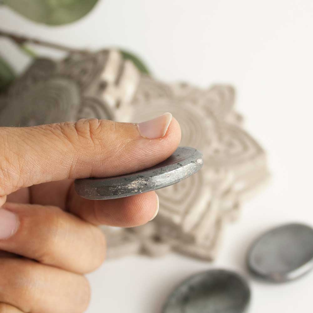 piedra-pulgar-hematite_kibanashop_1