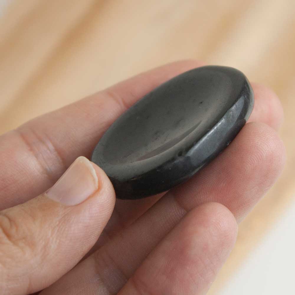 piedra-pulgar-turmalina-kibanashop_02