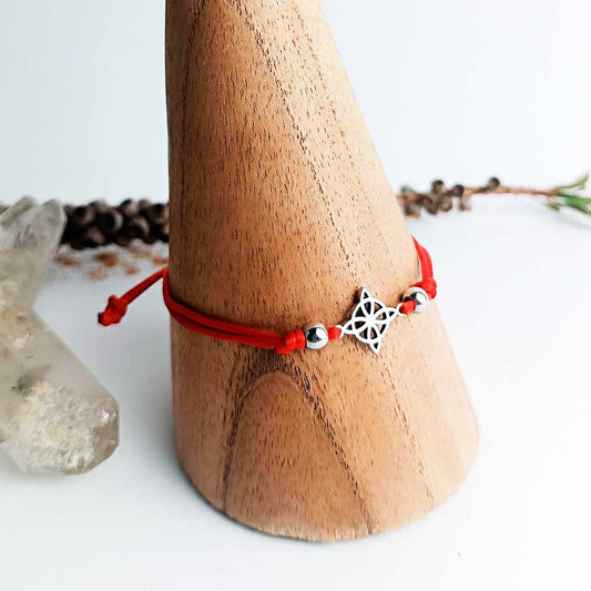 Pulsera-roja-nudo-bruja-plata-01