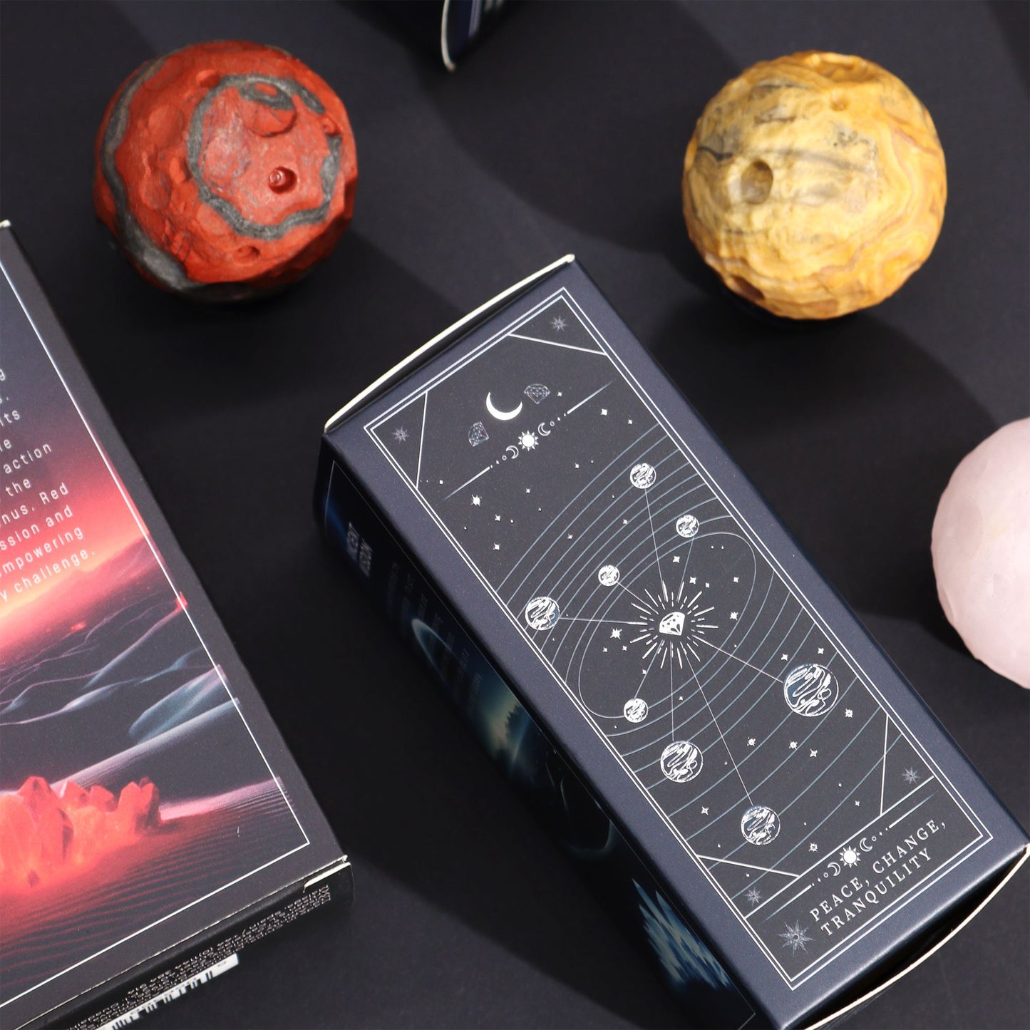 Planeta de Jade Amarillo con Soporte Solar (Saturno) – 40 mm